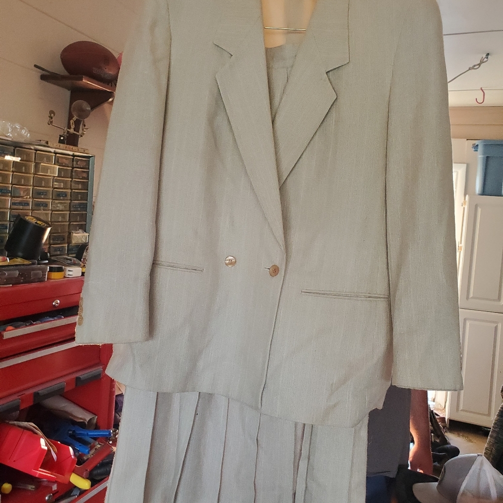 skirt suit